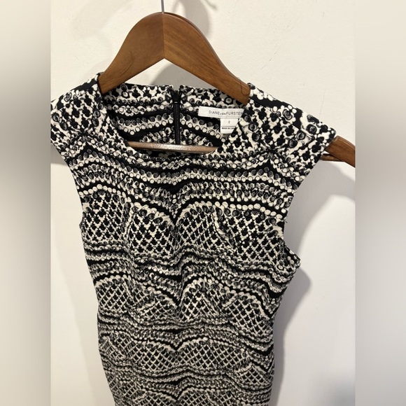 New without tag- Diane von Furstenberg Pentra Texture Seamless Dress Blk - Picture 4 of 9